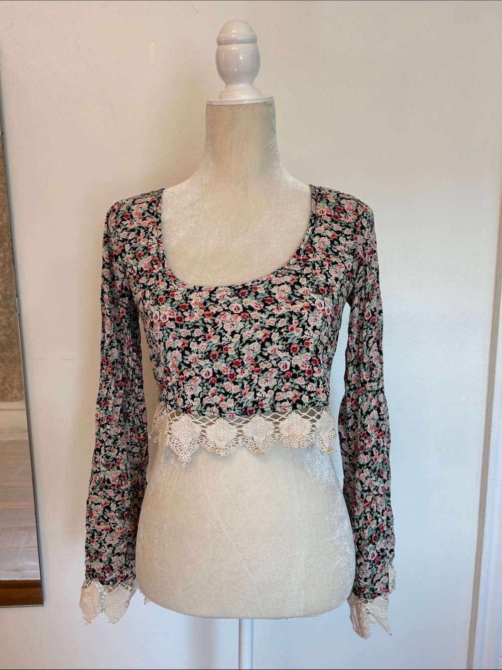 Floral Lace-Trim Long Sleeve Crop Top - Black with Pink Floral